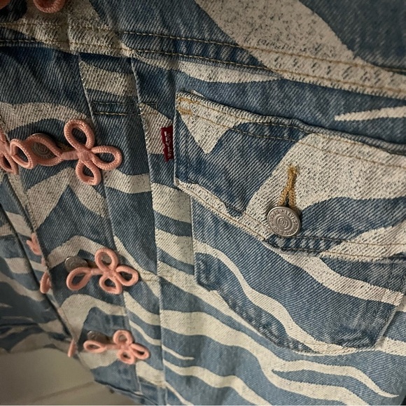 SOLD CLOT x LEVI'S sz M Year of Tiger Print Denim Jacket Blue Jeans Frog Closure - Picture 7 of 13